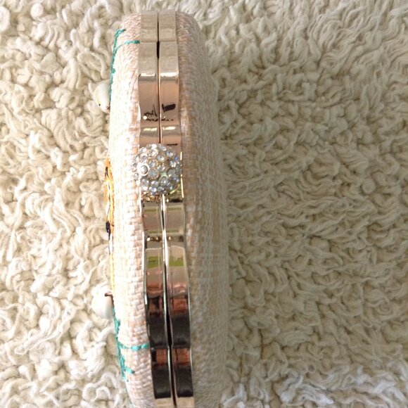 NWOT Clam Shell Clutch w/strap; Raffia/Jute; Rhinestone Clasp, Beachy, Boho chic - Picture 3 of 5